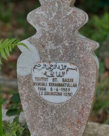 Isteri Allahyarhamah Teh Tot binti Basir