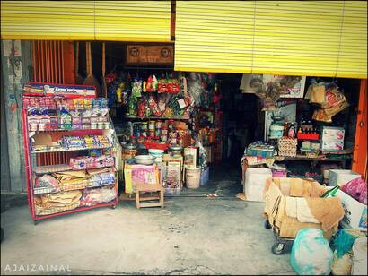 Antara kedai runcit paling lama bertahan di Pekan Bangi
