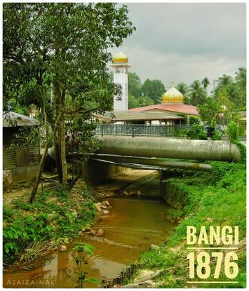 Nampak dari jauh Masjid Bangi di tebing Sungai Bangi.