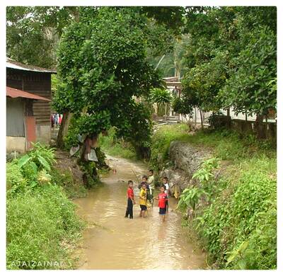 Foto Tahun 2003, lokasi belakang rumah Pak Long Musa, berdekatan rumah Cik Iti dan Masjid Bangi.