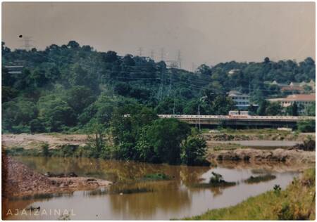 Bas di atas Jambatan UKM