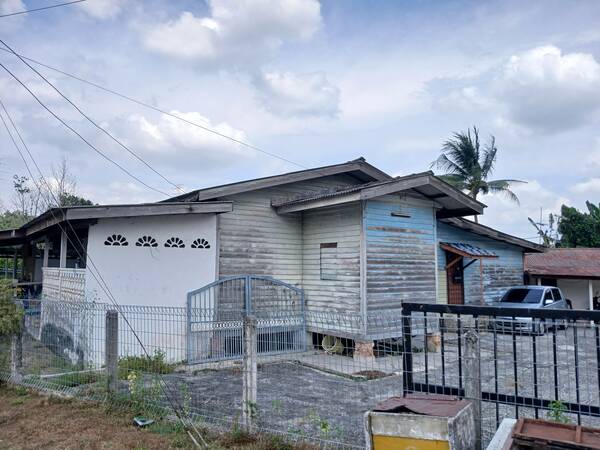 Surau asal yang diperbuat daripada kayu