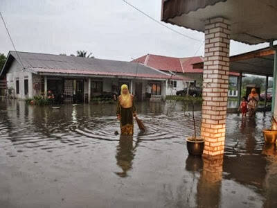 Hampir 60 rumah di Kampung Sungai Ramal Dalam ditenggelami air, petang tadi.