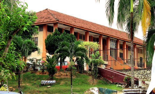 Satu-satunya bangunan Sekolah Kebangsaan Bangi, yang kedua tertua di Bangi, masih ada sehingga kini di pekan Bangi lama. - Foto Kamarulzaman Ariffin