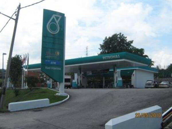 Stesen Petronas UNIKEB