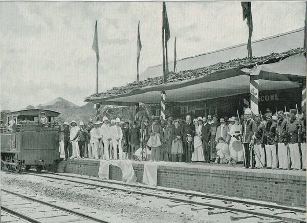 From Sultan Abdul Samad, to his left: Frederick Weld the Governor of S.S, Lady Weld, J.P. Rodger the Selangor Resident, Yap Ah Shak the Kapitan China, and H.C. Syers the Superintendent of Police in front of the guards.