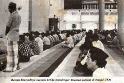 Betapa khusyuknya suasana ketika mendengar khutbah Jumaat di masjid UKM