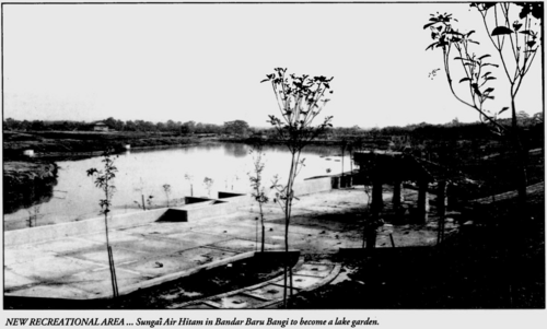 Taman Tasik Cempaka dalam keadaan hampir siap (2000)