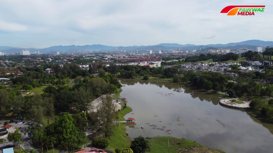 Gambar Taman Tasik Cempaka menghadap Persiaran Pusat Bandar 1 di sebelah timur, diambil dari udara, kini