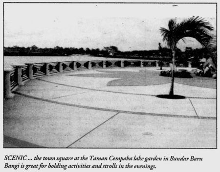 Gambar ruang legar "town square" di tebing timur Taman Tasik Cempaka (di sebelah Persiaran Pusat Bandar 1)