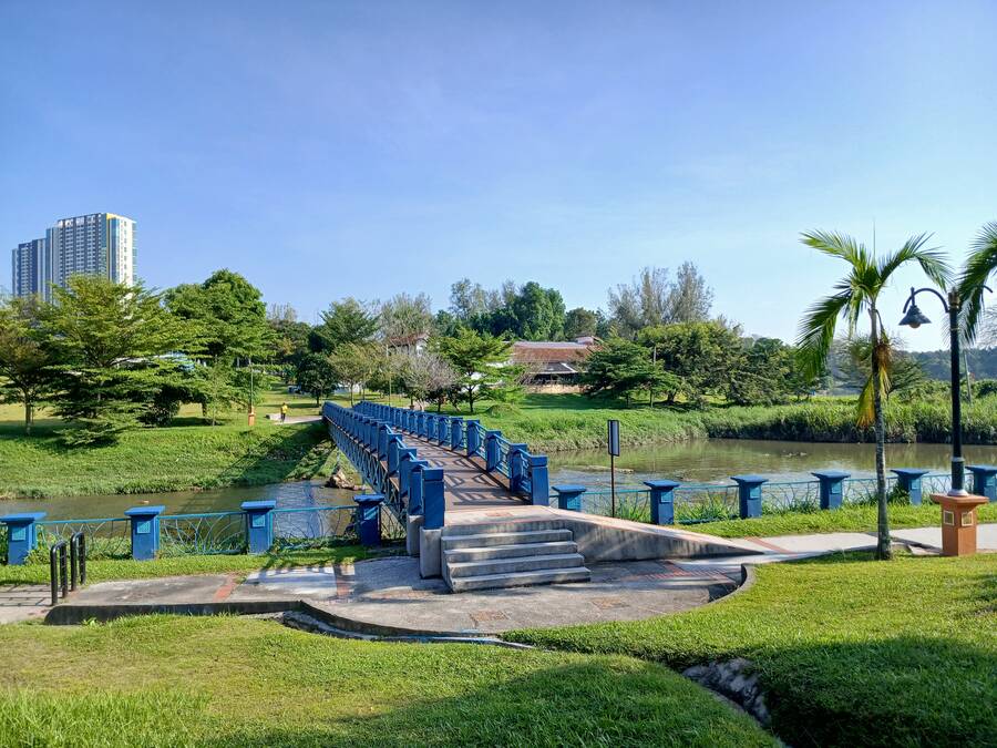 nst-2003-07-01-tasikcempaka-foodcourt-kini.jpg