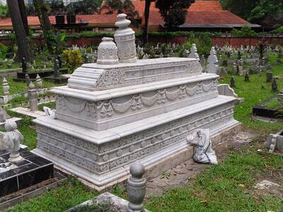 Makam Raja Alang @ 6 April 2013, selepas dibaik pulih
